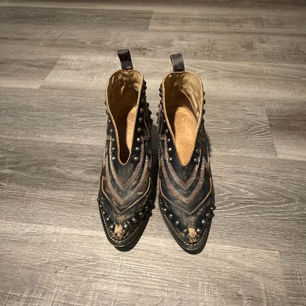 Like New! Circle G by Corral Bootie Studded Boots - Picture 7 of 7